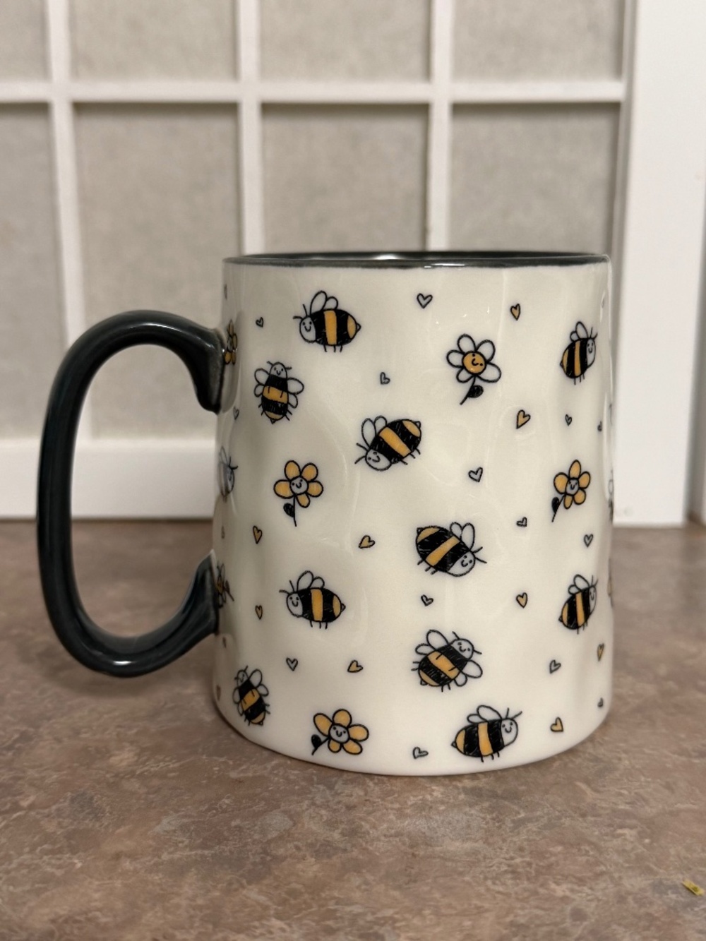 10 Strawberry Street Bella Smiley Bees & Daisies Mug